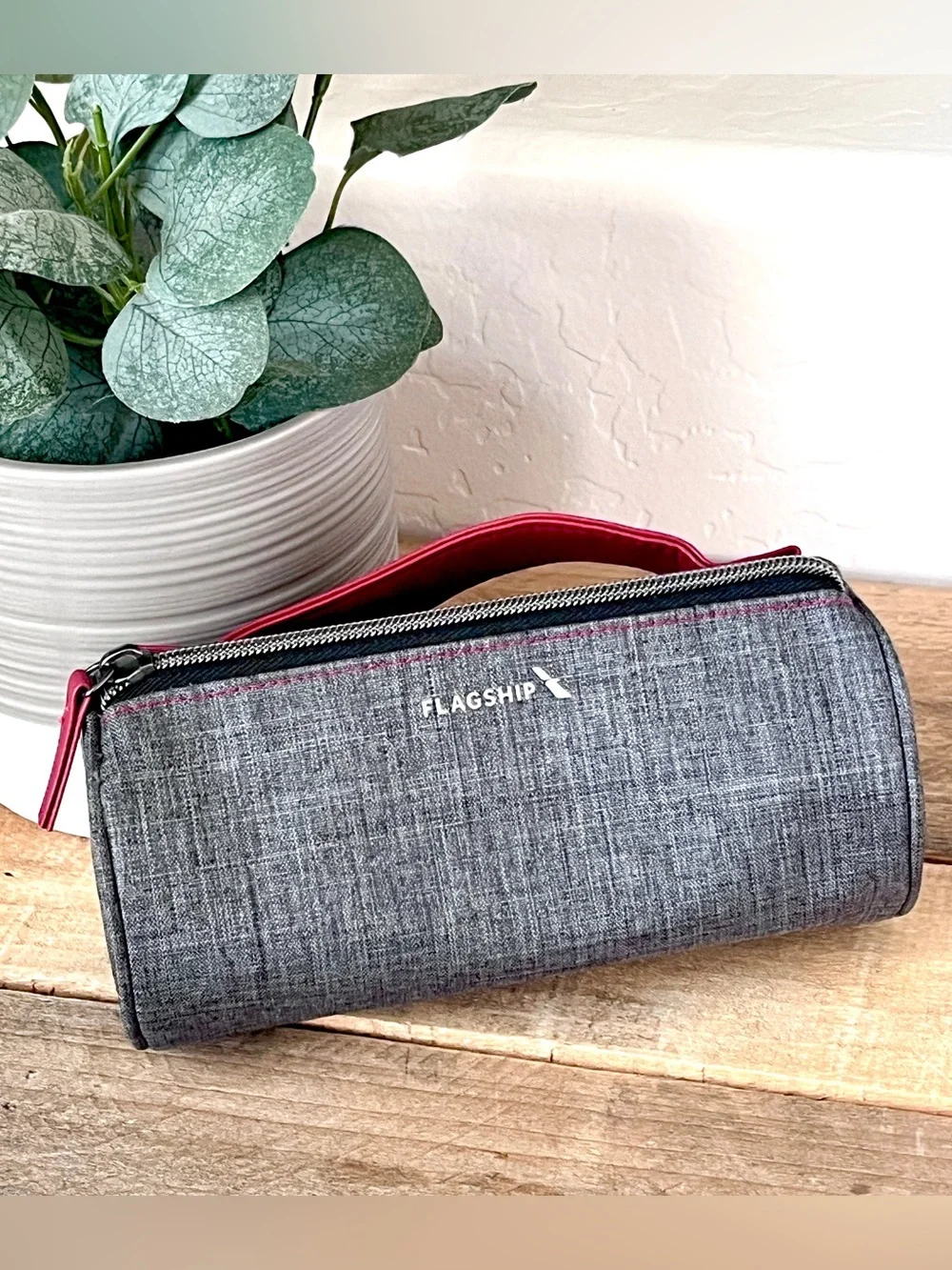 American Airlines Flagship First Class Amenity Toiletry Bag Gray Red
